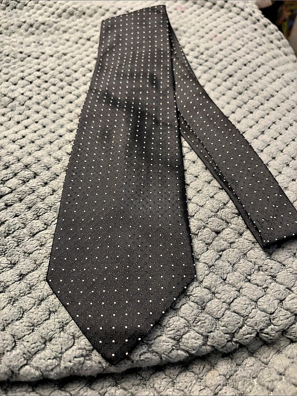 Oscar de la Renta Silk Polka Dot Tie in Black & Gold Like New